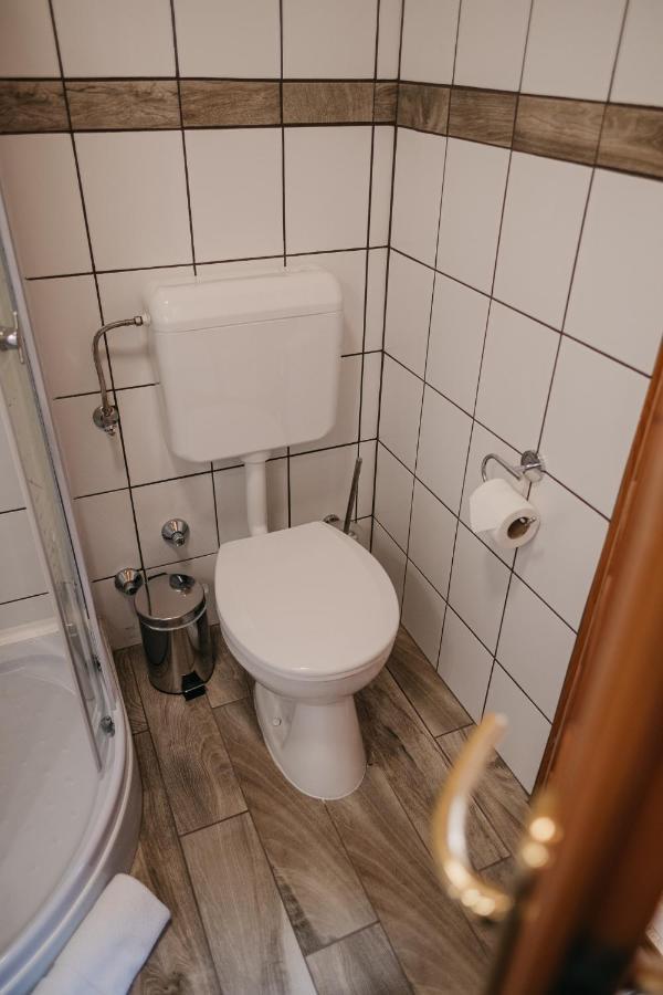 Hemina Vendeghaz Hotel Tata Eksteriør billede